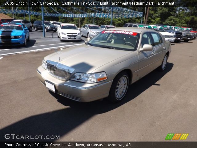 2005 Lincoln Town Car Sedan in Cashmere Tri-Coat