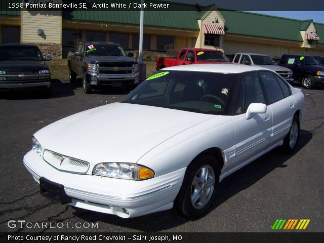 1998 Pontiac Bonneville SE in Arctic White