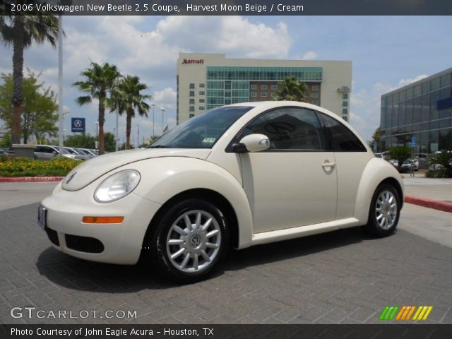 2006 Volkswagen New Beetle 2.5 Coupe in Harvest Moon Beige