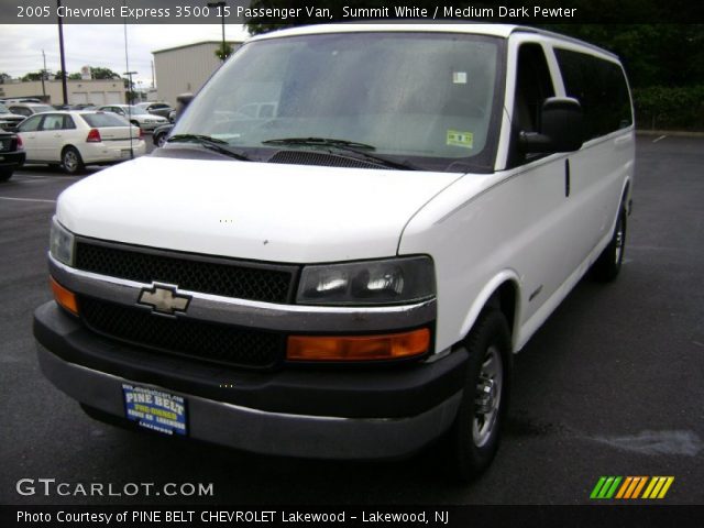 2005 Chevrolet Express 3500 15 Passenger Van in Summit White