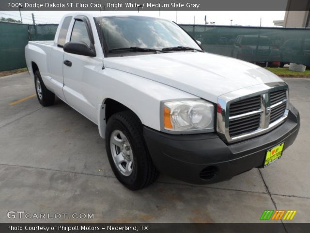 2005 Dodge Dakota ST Club Cab in Bright White