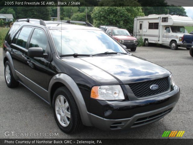 2005 Ford Freestyle SE AWD in Black