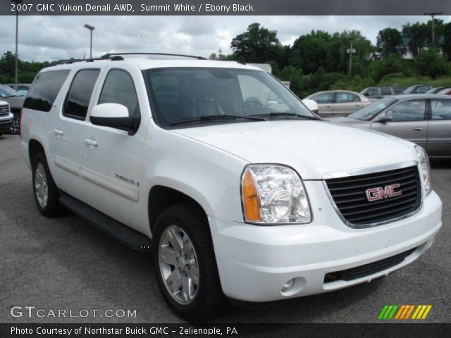 2007 GMC Yukon Denali AWD in Summit White