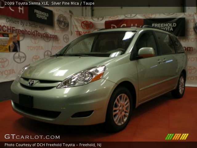 2009 Toyota Sienna XLE in Silver Pine Mica