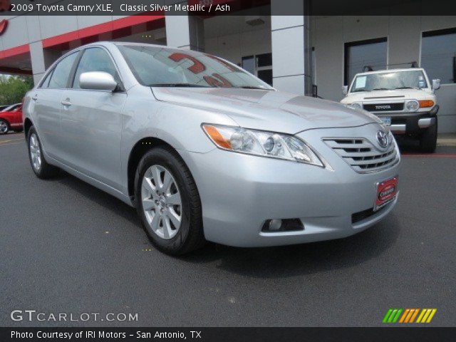 2009 Toyota Camry XLE in Classic Silver Metallic