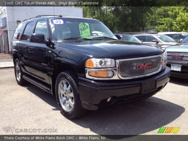 2005 GMC Yukon Denali AWD in Onyx Black