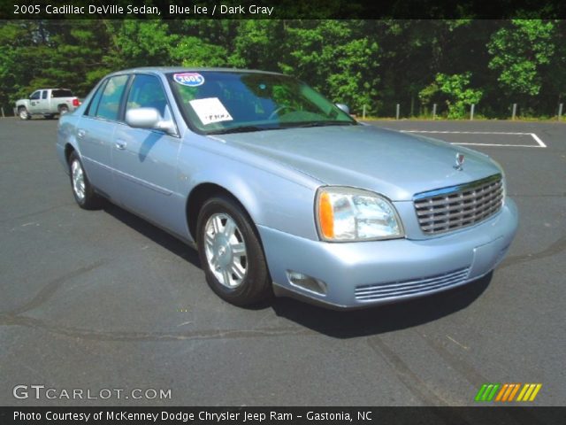 2005 Cadillac DeVille Sedan in Blue Ice
