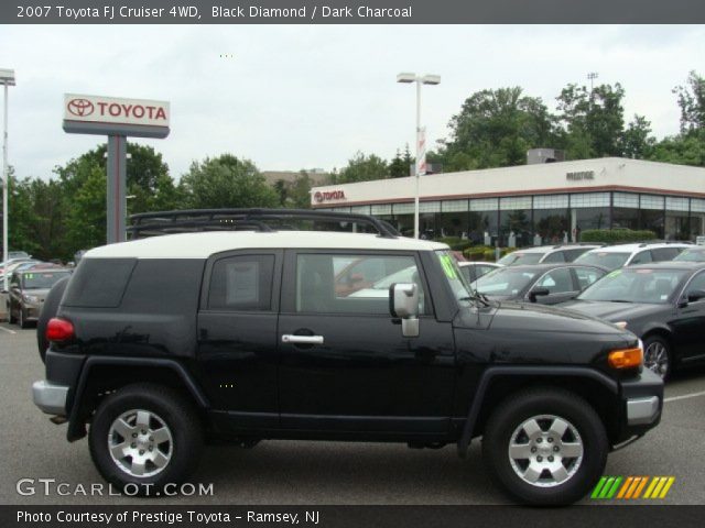 2007 Toyota FJ Cruiser 4WD in Black Diamond