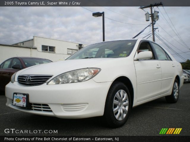 2005 Toyota Camry LE in Super White