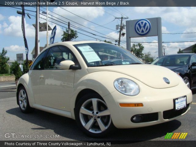 2006 Volkswagen New Beetle 2.5 Coupe in Harvest Moon Beige