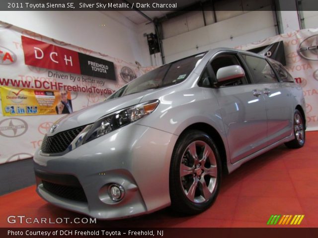 2011 Toyota Sienna SE in Silver Sky Metallic