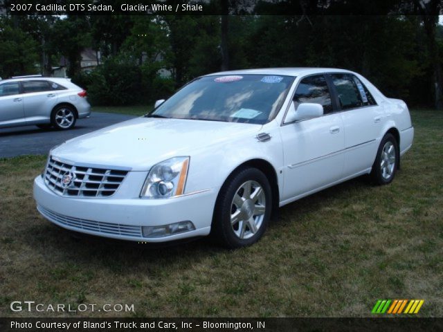 2007 Cadillac DTS Sedan in Glacier White
