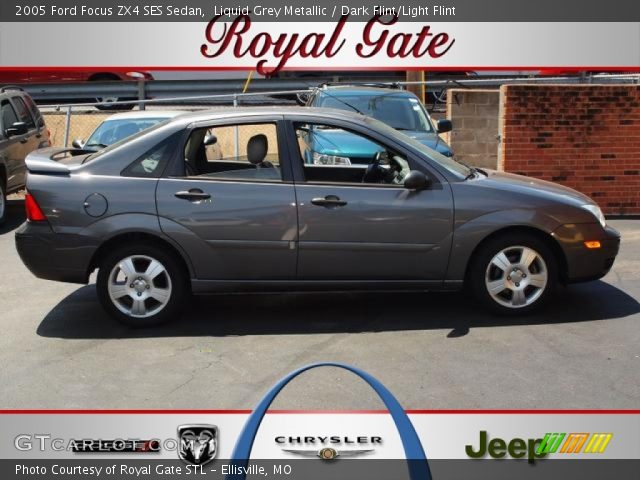 2005 Ford Focus ZX4 SES Sedan in Liquid Grey Metallic