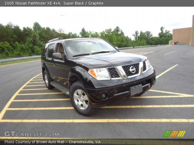 2005 Nissan Pathfinder XE 4x4 in Super Black