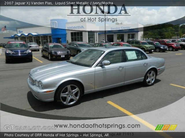 2007 Jaguar XJ Vanden Plas in Liquid Silver Metallic