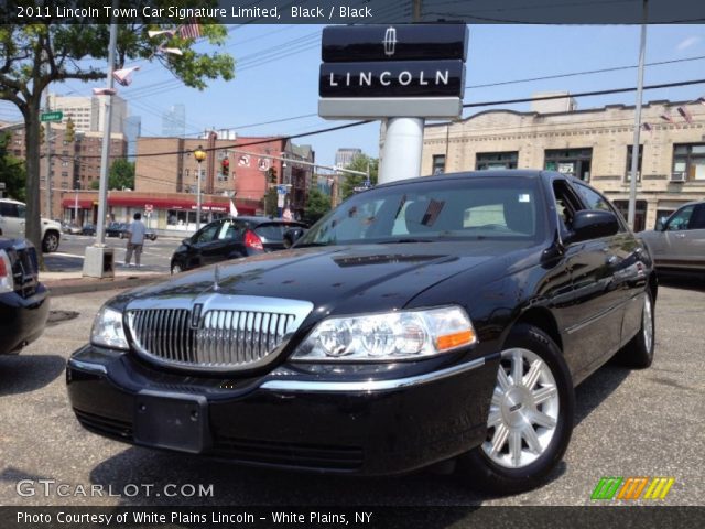 2011 Lincoln Town Car Signature Limited in Black