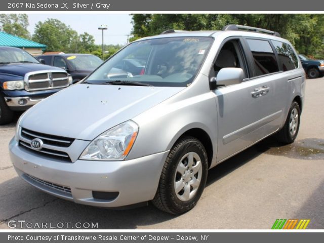 2007 Kia Sedona LX in Silver
