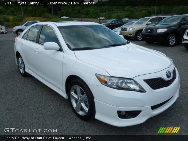 2011 Toyota Camry SE in Super White