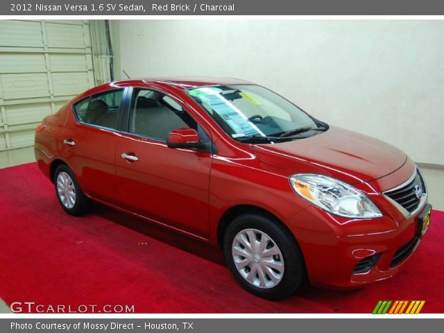 Nissan versa red