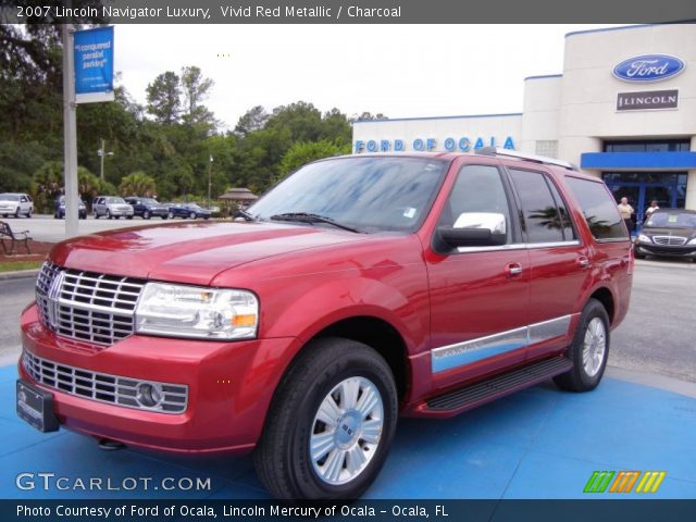 2007 Lincoln Navigator Luxury in Vivid Red Metallic