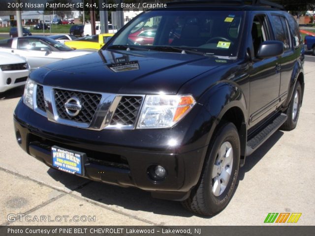 2006 Nissan Pathfinder SE 4x4 in Super Black