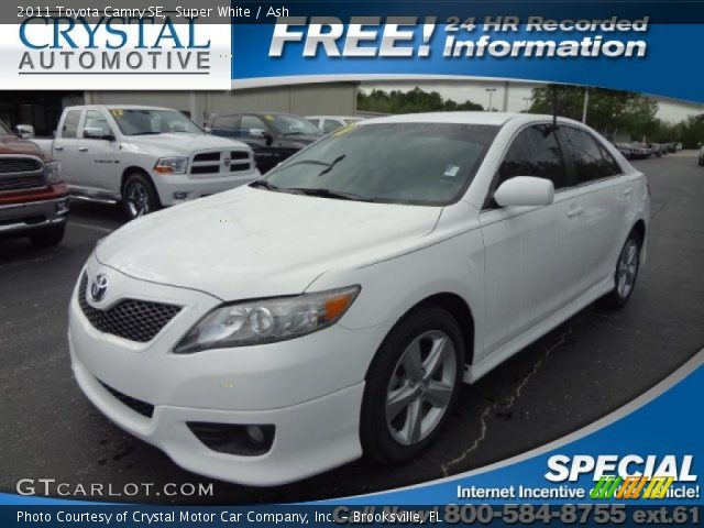 2011 Toyota Camry SE in Super White
