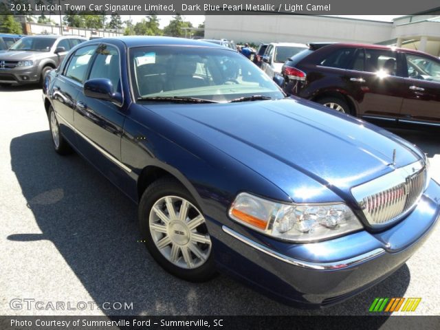 2011 Lincoln Town Car Signature Limited in Dark Blue Pearl Metallic