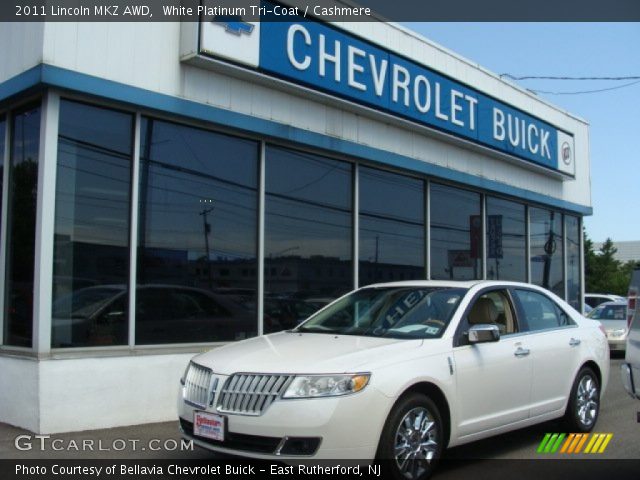 2011 Lincoln MKZ AWD in White Platinum Tri-Coat