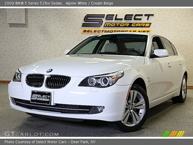 2009 BMW 5 Series 528xi Sedan in Alpine White
