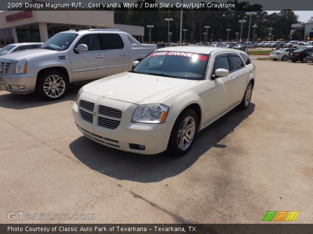 2005 Dodge Magnum R/T in Cool Vanilla White