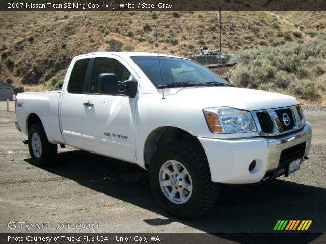 2007 Nissan Titan SE King Cab 4x4 in White