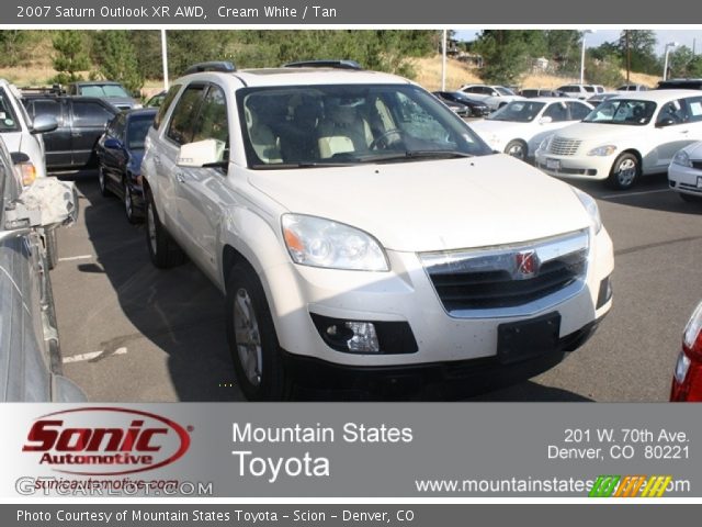 2007 Saturn Outlook XR AWD in Cream White