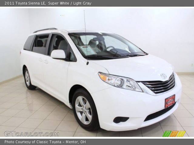 2011 Toyota Sienna LE in Super White