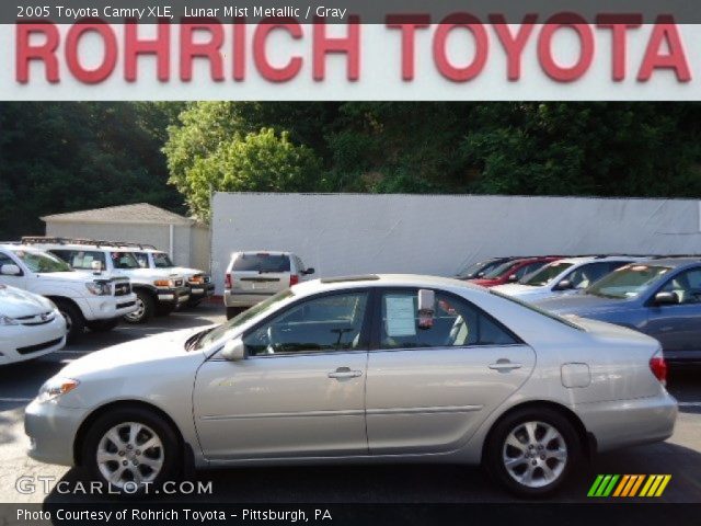 2005 Toyota Camry XLE in Lunar Mist Metallic