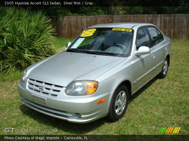 2005 Hyundai Accent GLS Sedan in Silver Mist