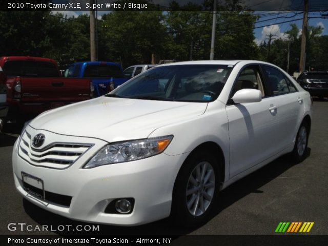 2010 Toyota Camry XLE in Super White
