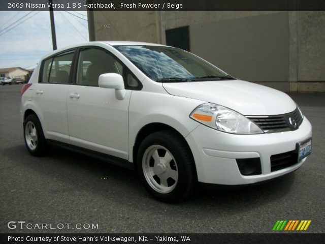 2009 Nissan Versa 1.8 S Hatchback in Fresh Powder