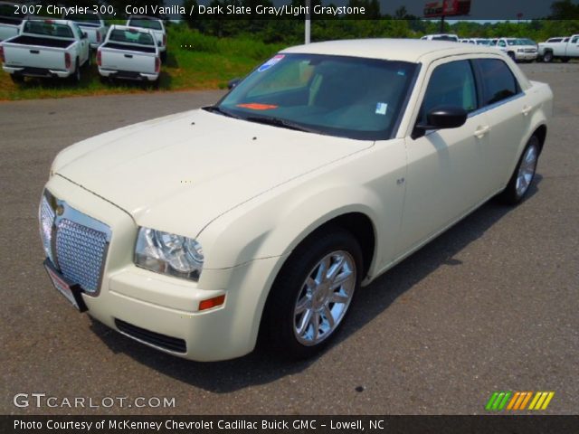 2007 Chrysler 300  in Cool Vanilla