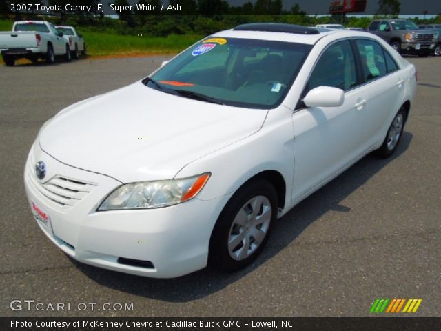 2007 Toyota Camry LE in Super White