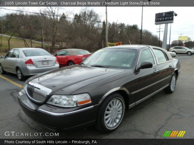 2005 Lincoln Town Car Sedan in Charcoal Beige Metallic