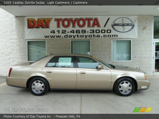 2005 Cadillac DeVille Sedan in Light Cashmere