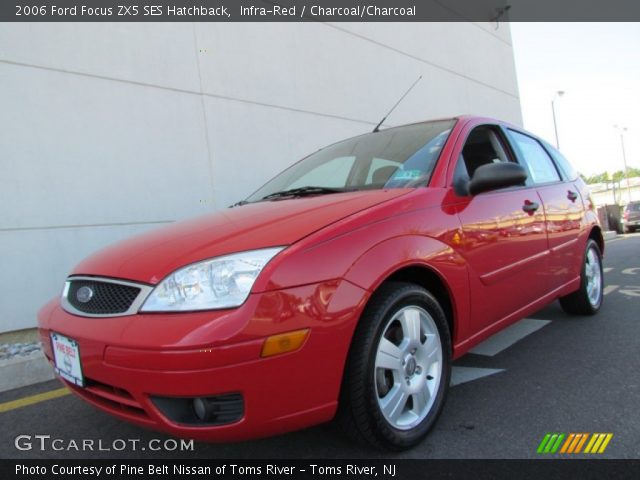 2006 Ford Focus ZX5 SES Hatchback in Infra-Red