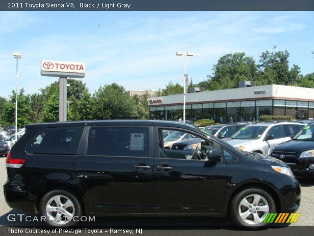 2011 Toyota Sienna V6 in Black