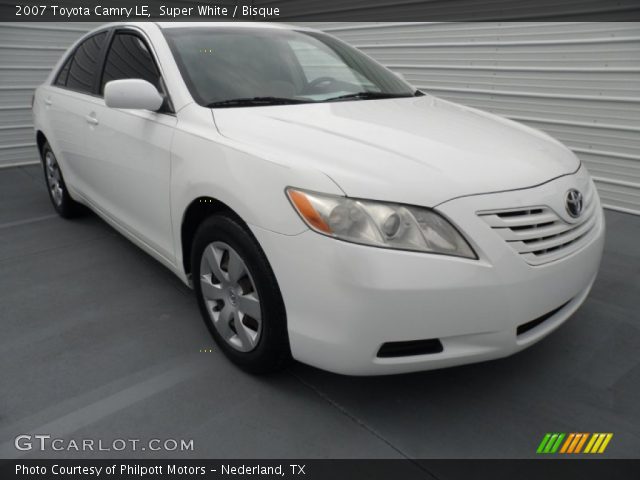 2007 Toyota Camry LE in Super White