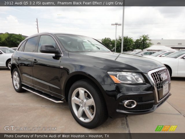 2012 Audi Q5 3.2 FSI quattro in Phantom Black Pearl Effect
