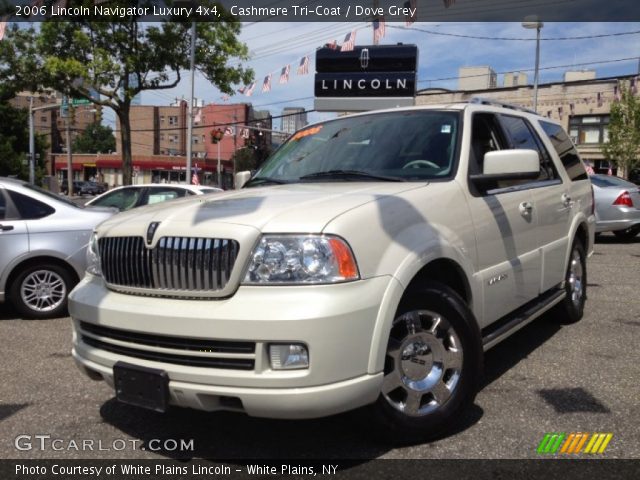 2006 Lincoln Navigator Luxury 4x4 in Cashmere Tri-Coat