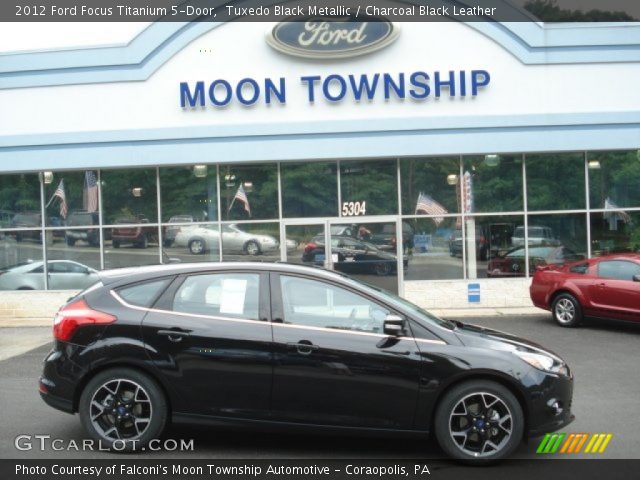 2012 Ford Focus Titanium 5-Door in Tuxedo Black Metallic