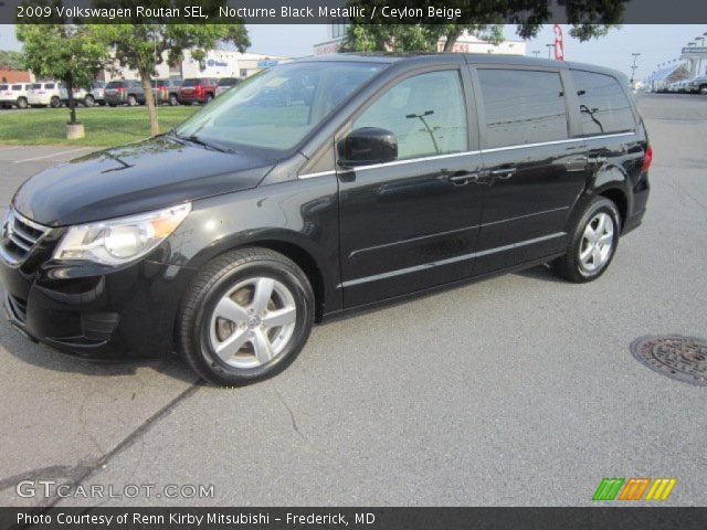 2009 Volkswagen Routan SEL in Nocturne Black Metallic