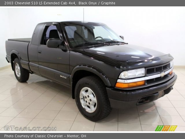 2003 Chevrolet S10 LS Extended Cab 4x4 in Black Onyx