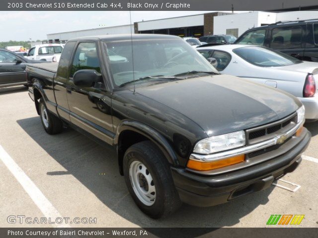 2003 Chevrolet S10 Extended Cab 4x4 in Black Onyx